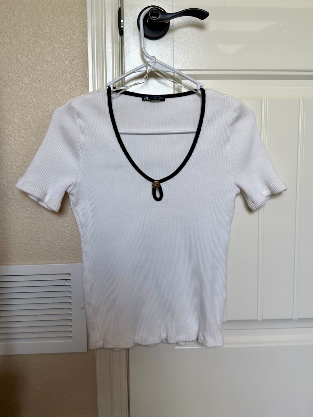 Zara white Short-Sleeve Ribbed Top with Black Trim
